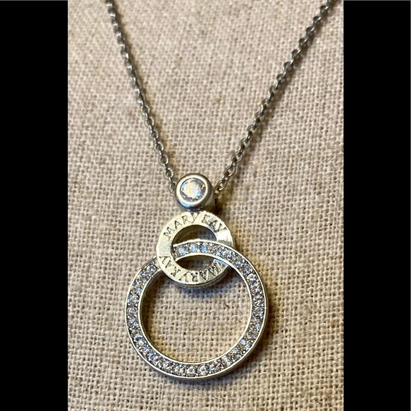 Mary Kay Silvertone Necklace Wpendant 